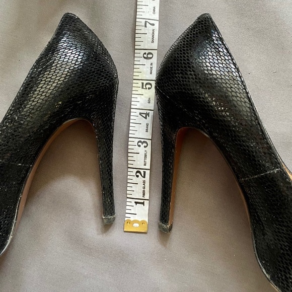 BCBGeneration Parade Heels Size 6 - Picture 10 of 13